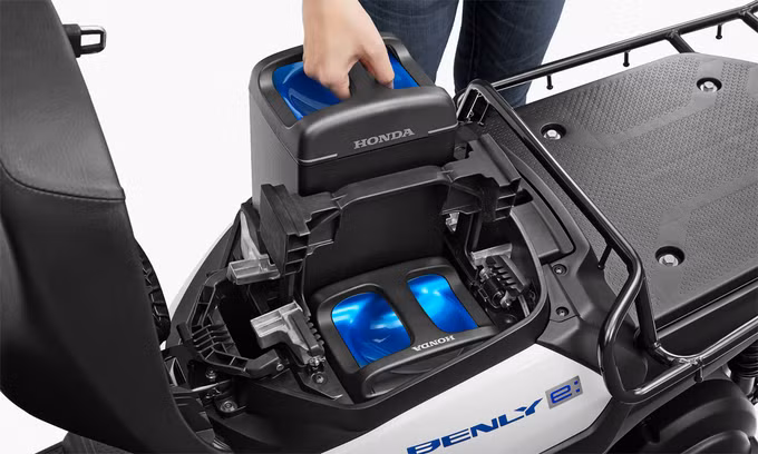 Bốn hãng xe Nhật sẽ dùng chung pin xe máy điện