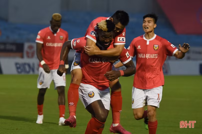 Thất bại cay đắng trên sân nhà, Hồng Lĩnh Hà Tĩnh rơi xuống chót bảng