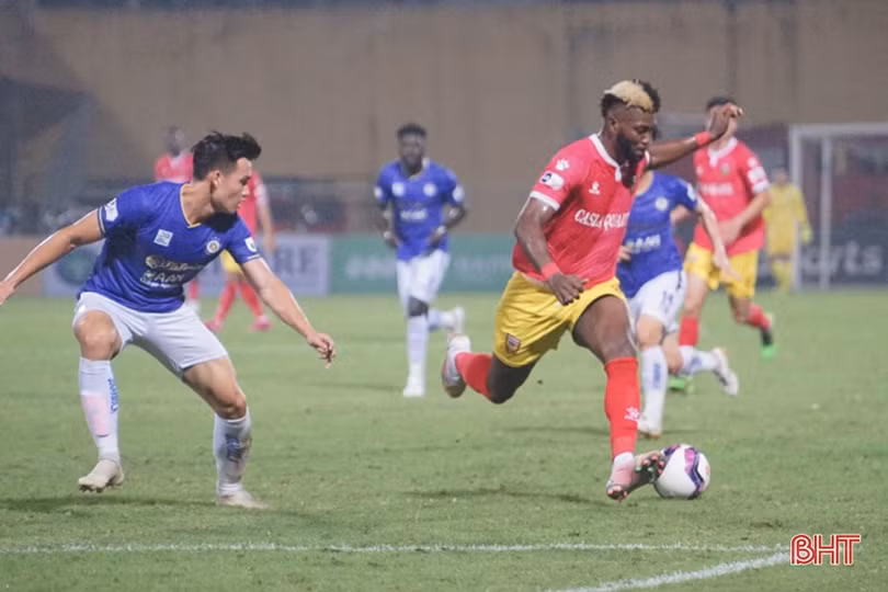 Hồng Lĩnh Hà Tĩnh giành 1 điểm quý giá trên sân Hàng Đẫy