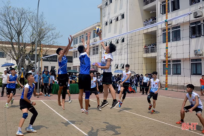 Hội khỏe Phù Đổng Hà Tĩnh: Nỗ lực ngay sau tiếng còi khai cuộc