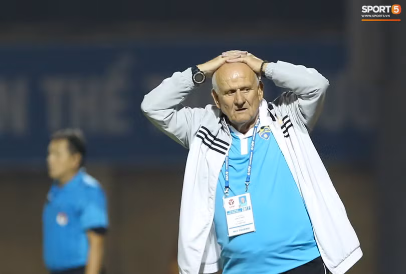 Toan tính của 2 ông thầy tại trận chung kết ngược