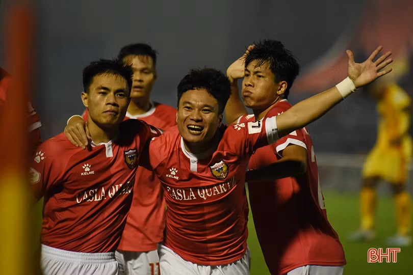 Thất bại cay đắng trên sân nhà, Hồng Lĩnh Hà Tĩnh rơi xuống chót bảng