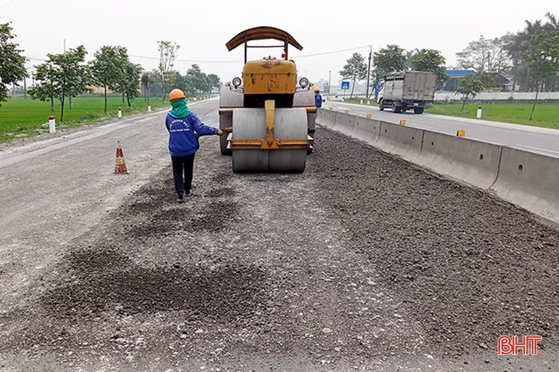 Đẩy nhanh tiến độ nâng cấp, sửa chữa mặt đường QL 1A qua Hà Tĩnh