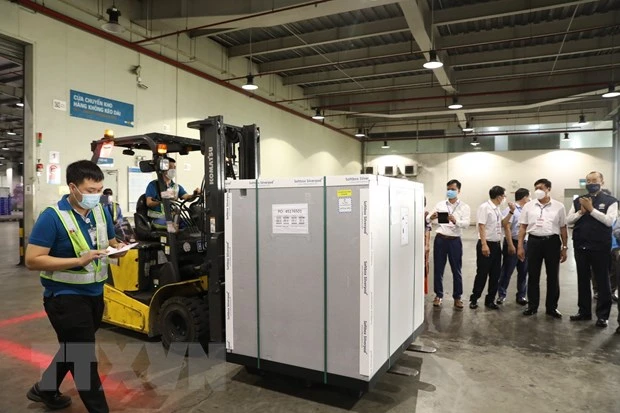 Hơn 811.000 liều vaccine của COVAX Facillity đã về tới Việt Nam