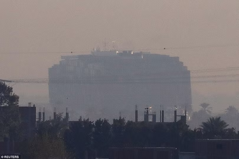 Cận cảnh quá trình giải cứu tàu chắn ngang kênh Suez