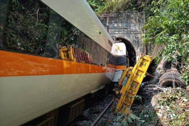 Hiện trường vụ tai nạn đường sắt thảm khốc nhất trong 40 năm qua ở Đài Loan (Trung Quốc)