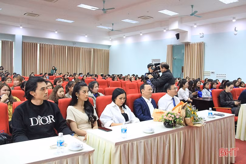 Các bạn trẻ Hà Tĩnh mong đến ngày xem phim “Kiều” để hiểu hơn về Truyện Kiều và Đại thi hào Nguyễn Du