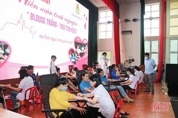 Chương trình “Blouse trắng - Trái tim hồng” thu về 150 đơn vị máu