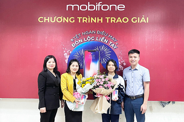 Khách hàng MobiFone trúng thưởng Iphone X 64GB