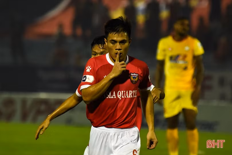 Thất bại cay đắng trên sân nhà, Hồng Lĩnh Hà Tĩnh rơi xuống chót bảng