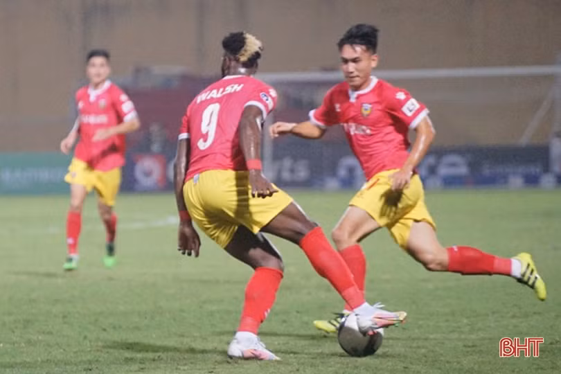 Hồng Lĩnh Hà Tĩnh giành 1 điểm quý giá trên sân Hàng Đẫy