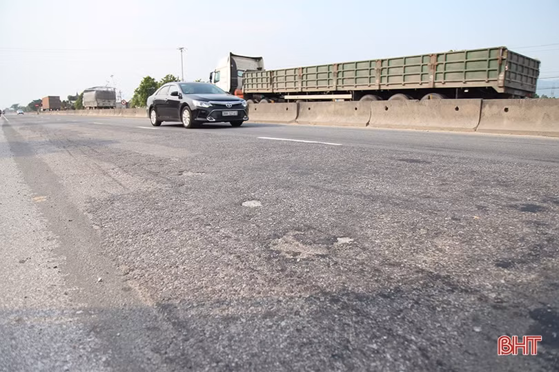 Đẩy nhanh tiến độ nâng cấp, sửa chữa mặt đường QL 1A qua Hà Tĩnh