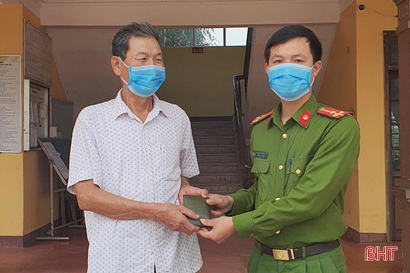 Nhặt được hơn 10 triệu đồng, nam sinh Hà Tĩnh tìm người trả lại