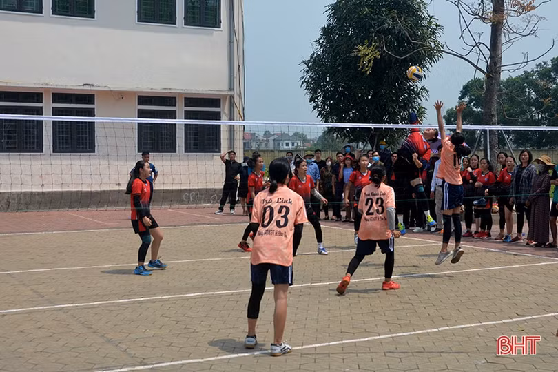 Hội khỏe Phù Đổng Hà Tĩnh: Nỗ lực ngay sau tiếng còi khai cuộc