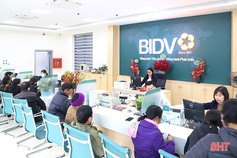 Khách hàng đến giao dịch tại BIDV Hà Tĩnh. bqbht_br_054.jpg