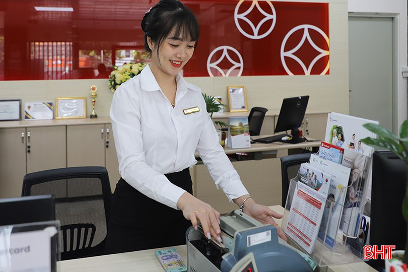 Các tổ chức tín dụng tại Hà Tĩnh đang tăng cường các giải pháp đảm bảo hoạt động thanh toán an toàn, thông suốt dịp cuối năm. bqbht_br_05.jpg