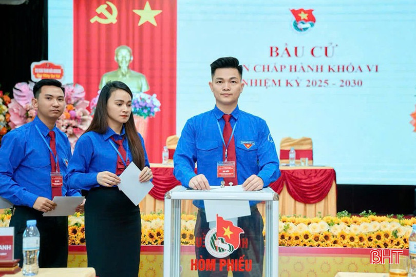 Các đại biểu bầu BCH Đoàn cơ sở Agribank Chi nhánh Hà Tĩnh nhiệm kỳ mới. bqbht_br_z6991628864070-d0bea7886e5b373216ace5e2a78a6ae8.jpg