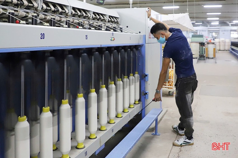 Các doanh nghiệp sản xuất sợi tại Hà Tĩnh chủ yếu nhập khẩu nguyên liệu nên khi tỷ giá USD tăng sẽ gây sức ép khá lớn. bqbht_br_04778.jpg