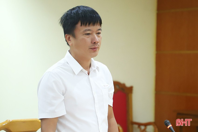 Ông Lưu Việt Tiến - Phó Tổng Giám đốc Tổng Công ty Truyền tải điện quốc gia nêu ý kiến về việc thực hiện thủ tục lập, trình duyệt phương án cắt điện; bố trí lịch cắt điện để các nhà thầu triển khai thi công... 501.JPG