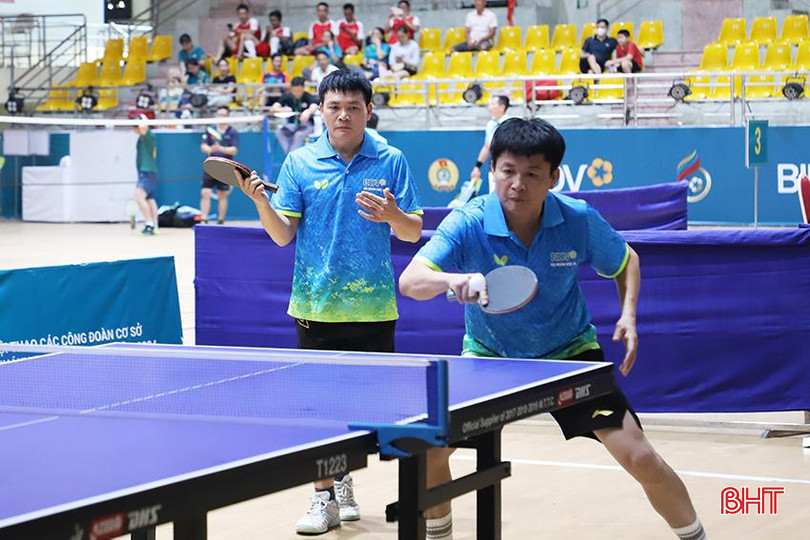Vận động viên đội BIDV Chi nhánh Nghệ An tham gia tranh tài bộ môn bóng bàn đôi nam. 501.JPG
