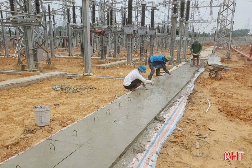 Công trường thi công dự án Trạm biến áp 220kV Vũng Áng và đấu nối. bqbht_br_z6383183677631-99fa0ab3b5ae5dc30f0590826811d3eb.jpg