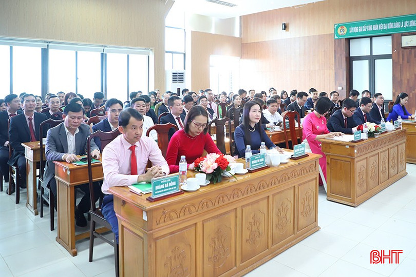 Lãnh đạo các sở, ngành, đoàn thể tại Hà Tĩnh cùng dự. bqbht_br_500.jpg