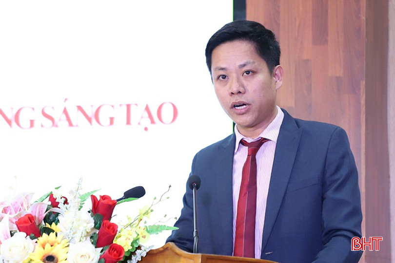 Ông Lưu Tùng Dương - Giám đốc Ngân hàng CSXH huyện Can Lộc tham luận nội dung: "Các phong trào thi đua là công cụ, động lực hội tụ sức mạnh thực hiện nhiệm vụ chính trị". bqbht_br_600.jpg