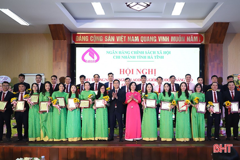 ... và các tập thể có thành tích xuất sắc giai đoạn 2020 - 2025. bqbht_br_305.jpg