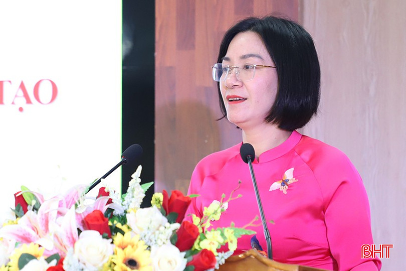 Bà Bùi Thị Ngọc Hà - Giám đốc Ngân hàng CSXH tỉnh Hà Tĩnh phân tích sâu những kết quả tín dụng chính sách mà Hà Tĩnh đã đạt được giai đoạn 2020 - 2025. bqbht_br_301.jpg
