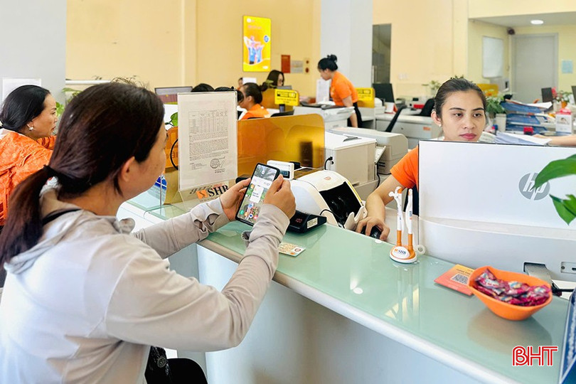 Tổng nguồn vốn huy động của SHB Hà Tĩnh hiện đạt trên 3.000 tỷ đồng, trong đó gửi tiết kiệm online chiếm tỷ lệ hơn 6%. bqbht_br_z6516979809005-cb0e72f7130da74f59ba37f87e7377ca.jpg