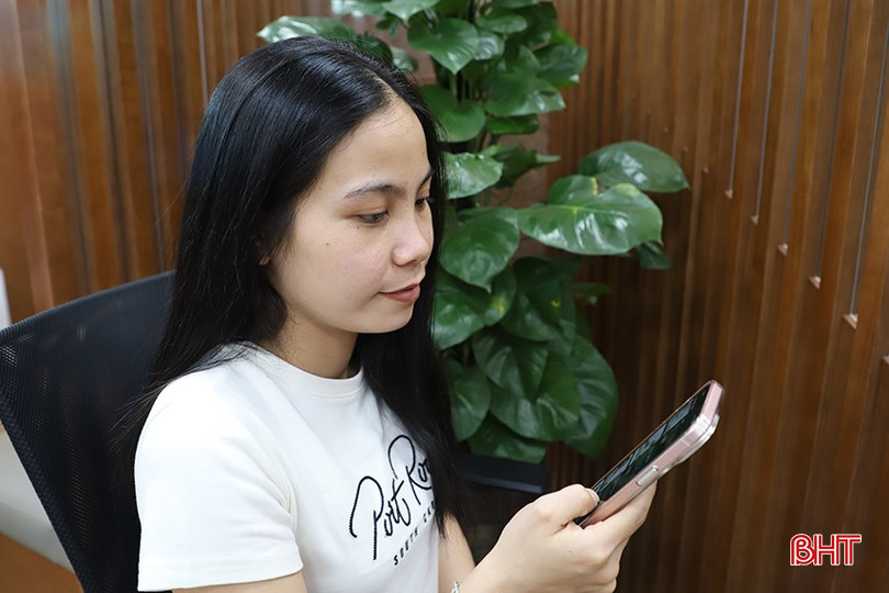 Nhiều người trẻ ở Hà Tĩnh đã chọn gửi tiết kiệm online. bqbht_br_77.jpg