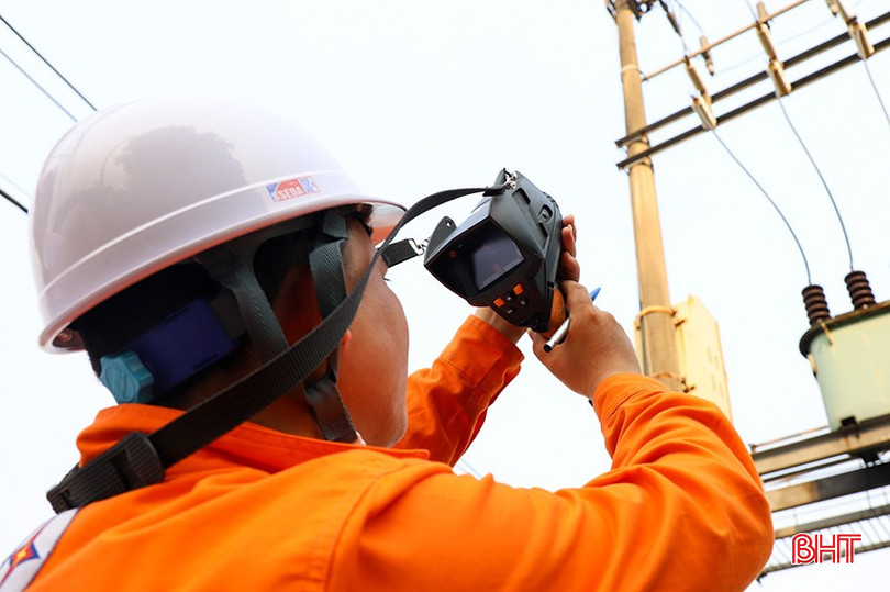 EVN vừa công bố quyết định điều chỉnh giá bán lẻ điện bình quân từ ngày 11/10/2024 với mức tăng thêm 4,8%, lên mức 2.103,11 đồng/kWh. z5350659397675-e7b54deed1604912ffb05c3d3b65c7f1-1525.jpg