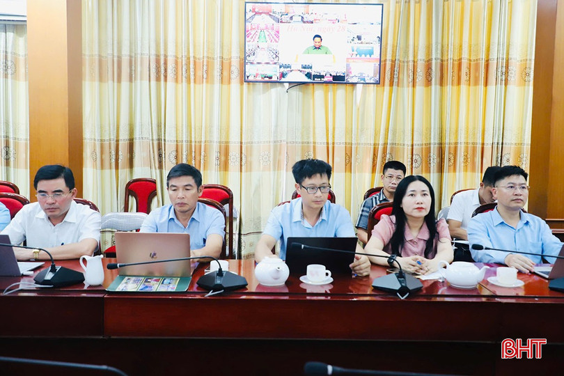 Lãnh đạo các sở, ngành, đơn vị liên quan tham dự hội nghị. z5775794766414_088d19ea54bc0d65cfb6d845f4328555.jpg