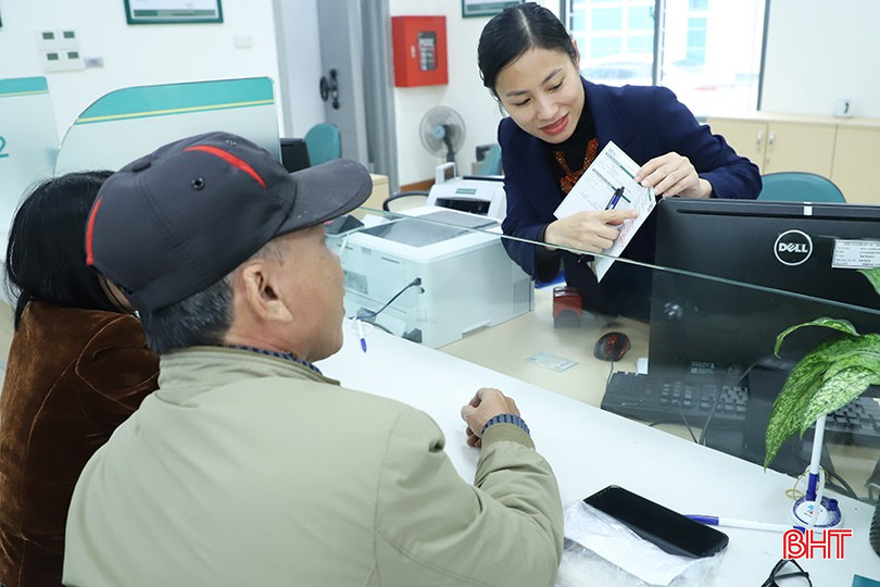 Khách hàng đến gửi tiết kiệm tại BIDV Hồng Lĩnh (thuộc BIDV Hà Tĩnh). bqbht_br_046.jpg