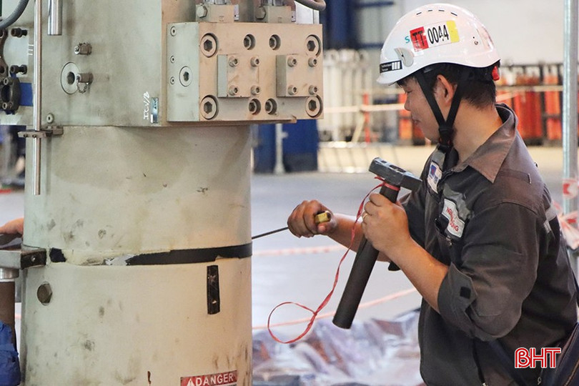 Công tác bảo dưỡng, sửa chữa các tổ máy phát điện là nhiệm vụ thường xuyên tại Nhà máy Nhiệt điện Vũng Áng 1. bqbht_br_057.jpg