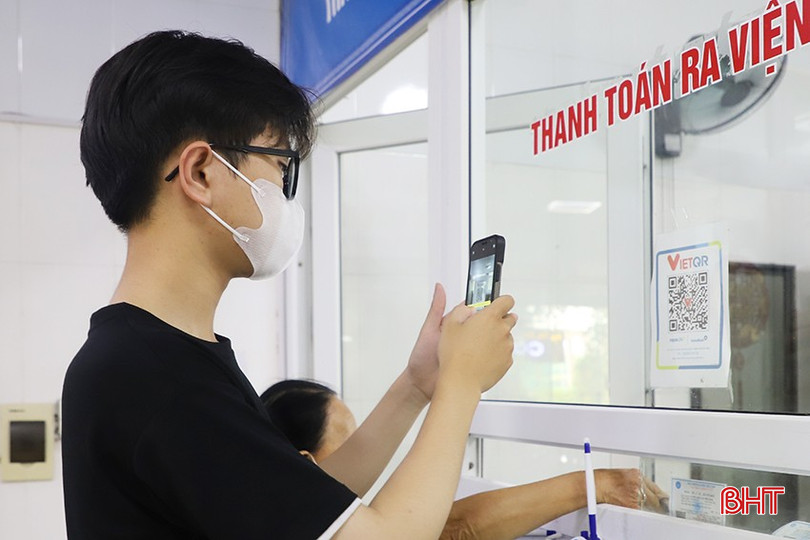Khách hàng sử dụng hình thức thanh toán qua mã QR cần kiểm tra thông tin trước khi quét mã QR. bqbht_br_032.jpg
