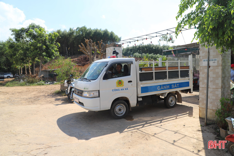 ... và huy động phương tiện vận chuyển tài sản của người dân ra khỏi phạm vi hành lang an toàn lưới điện, hoàn trả mặt bằng chuẩn bị cho công tác khánh thành, đưa công trình vào sử dụng. 6007.JPG