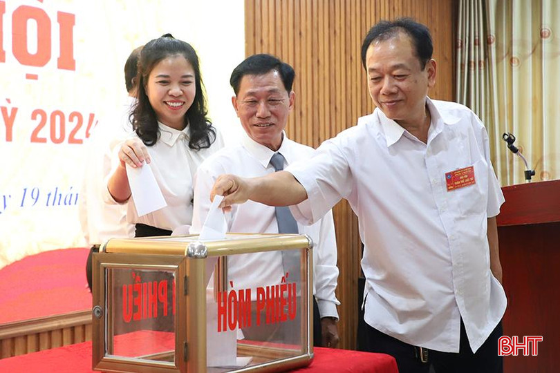 Các luật sư bỏ phiếu bầu 4 luật sư vào Ban Chủ nhiệm Đoàn Luật sư Hà Tĩnh nhiệm kỳ 2024 - 2029. 77.JPG