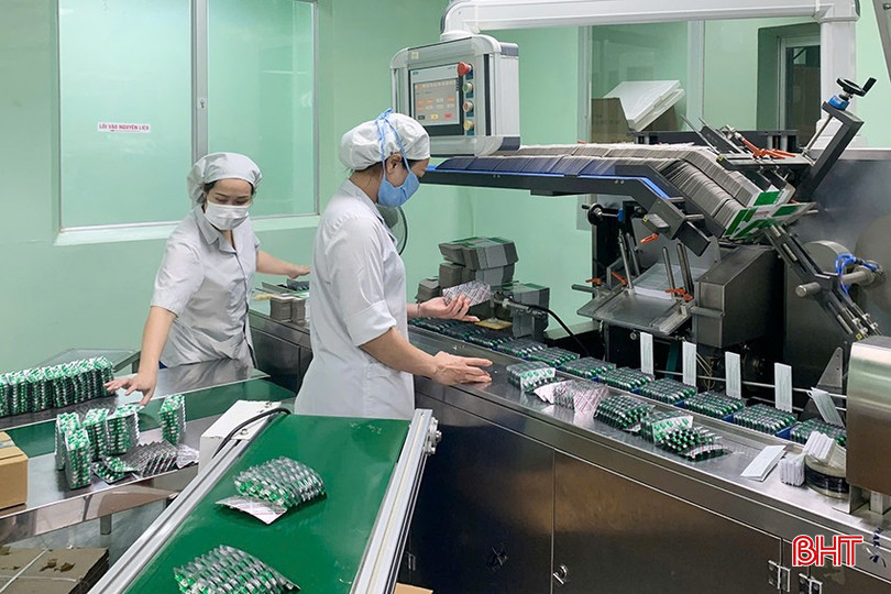 Từ đầu năm lại nay, Công ty CP Dược Hà Tĩnh đã đầu tư hơn 70 tỷ đồng mua sắm dây chuyền sản xuất theo hướng tự động hóa. z5843854867167_2a81ae936afe9892a6346a56a0cf8a9c.jpg
