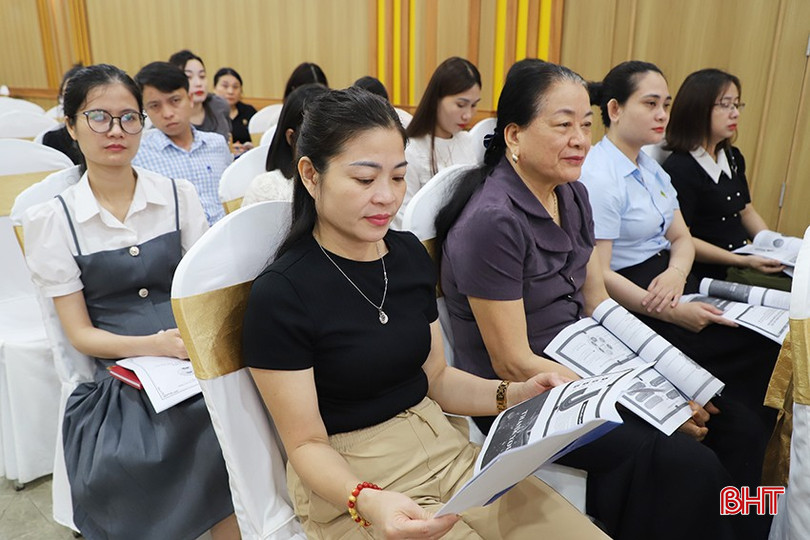 Các học viên tìm hiểu, nghiên cứu các nội dung tập huấn. bqbht_br_095.jpg