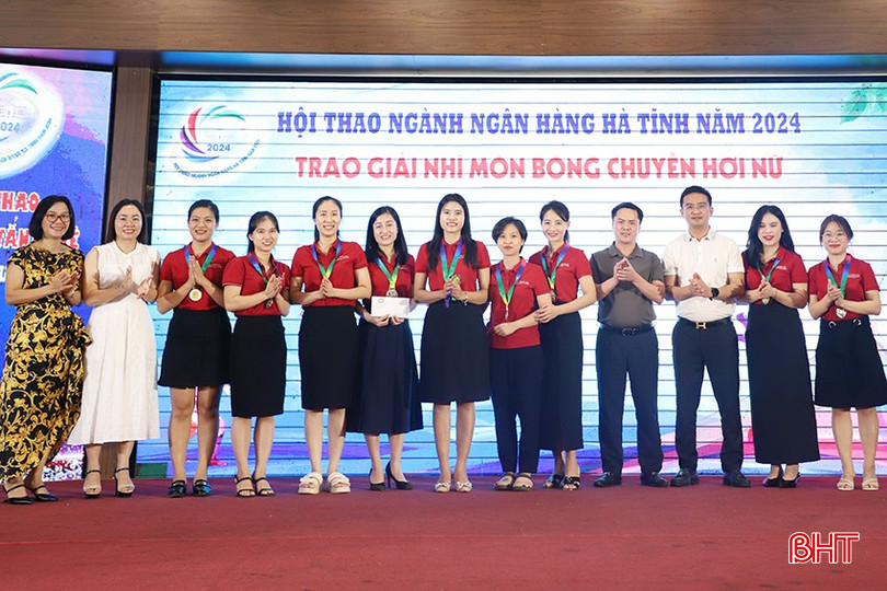 ... giải nhì cho đội tuyển Agribank Chi nhánh Hà Tĩnh II...