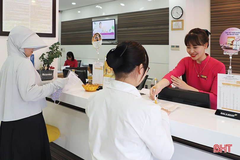 Khách hàng gửi tiết kiệm tại Bắc Á Bank Hà Tĩnh. 054.jpg