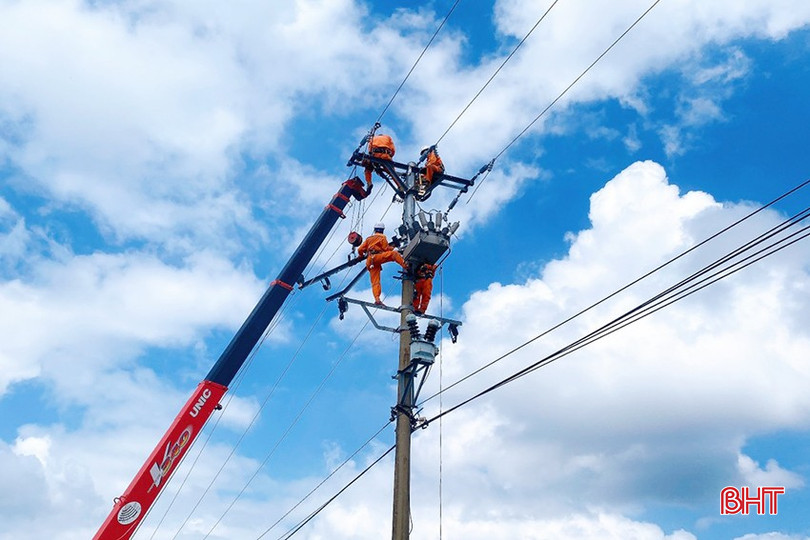 Giai đoạn 2021-2024, Công ty Điện lực Hà Tĩnh triển khai các dự án đầu tư lưới trung, hạ áp với tổng vốn 1.010 tỷ đồng. bqbht_br_36.jpg