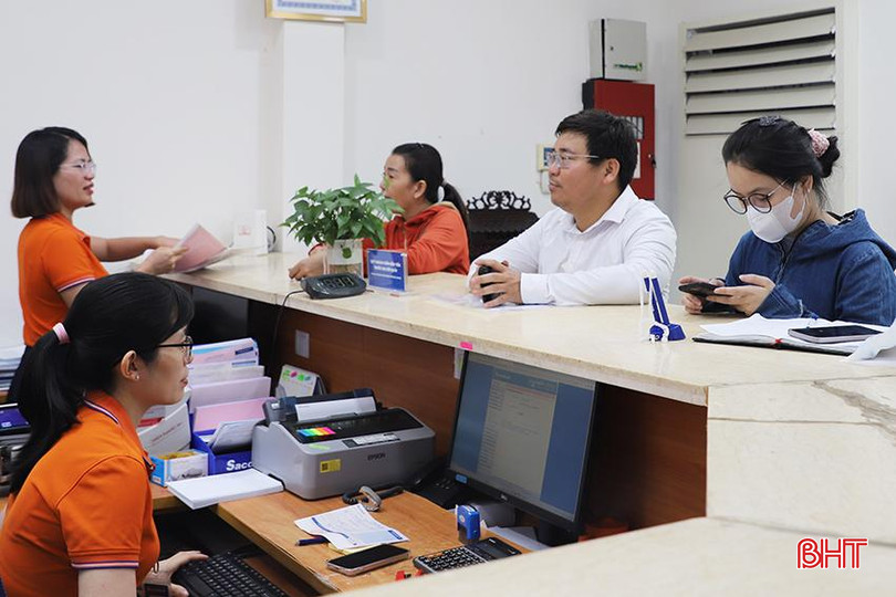 Hoạt động giao dịch tại Sacombank Hà Tĩnh. 12.JPG