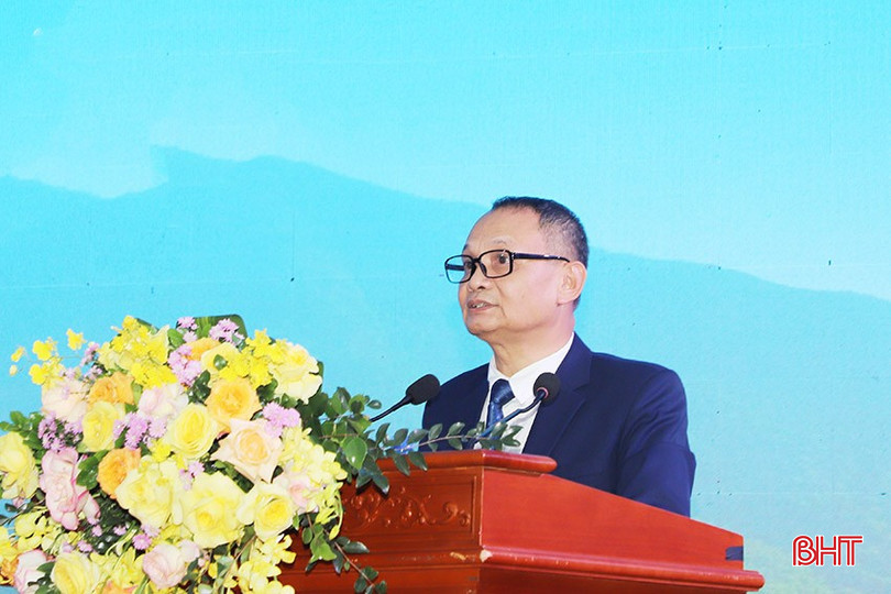 Ông Trịnh Bảo Ngọc - Giám đốc Công ty Điện lực Dầu khí Hà Tĩnh phát biểu tại lễ kỷ niệm. bqbht_br_6.jpg