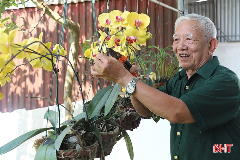 Người cựu binh tâm niệm xây dựng vườn mẫu chính là kiến tạo không gian để bản thân có thể thỏa sức đam mê chăm sóc cây cối, tạo môi trường để giáo dục con cháu về tình yêu lao động, tình yêu cuộc sống. bqbht_br_40.jpg