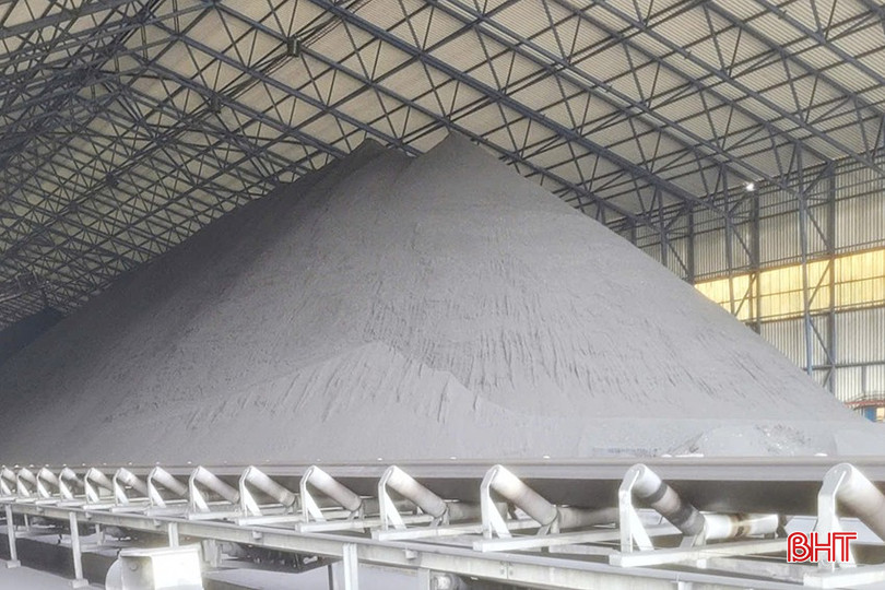 Nhà máy Nhiệt điện Vũng Áng 1 có 2 kho than với dung tích chứa tối đa 200.000 tấn/kho. bqbht_br_z6527072263679-90d9892e5e06cc6a55a9825c88f6f298.jpg