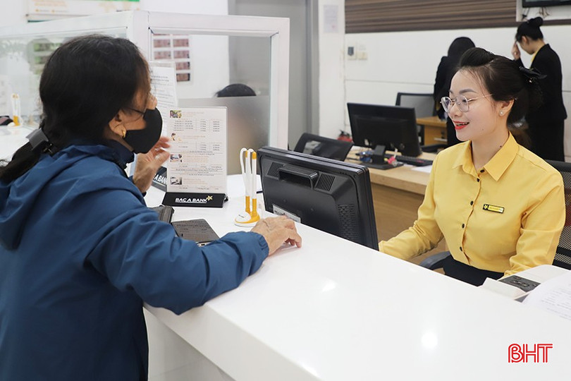 Khách hàng đến giao dịch tại Bắc Á Bank Chi nhánh Hà Tĩnh. bqbht_br_88.jpg
