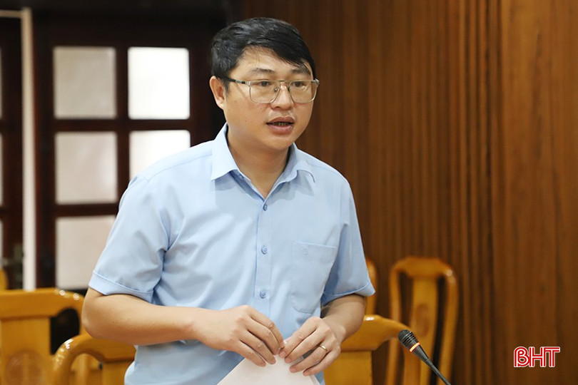 Ông Nguyễn Võ Tuấn – Chủ tịch Hội đồng Bồi thường, hỗ trợ, tái định cư TX Kỳ Anh báo cáo công tác GPMB dự án TBA 220kV Vũng Áng và đấu nối. bqbht_br_58.jpg
