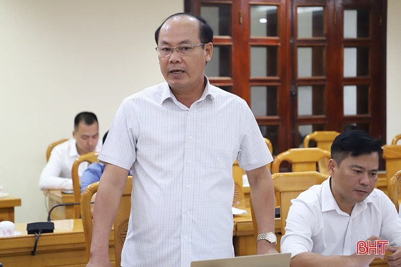 Ông Dương Thanh Hòa - Phó Giám đốc Sở Công thương Hà Tĩnh báo cáo tiến độ triển khai các dự án đầu tư hạ tầng lưới điện trên địa bàn. bqbht_br_47.jpg